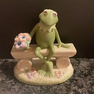 Kermit’s Bouquet of Cheer figurine